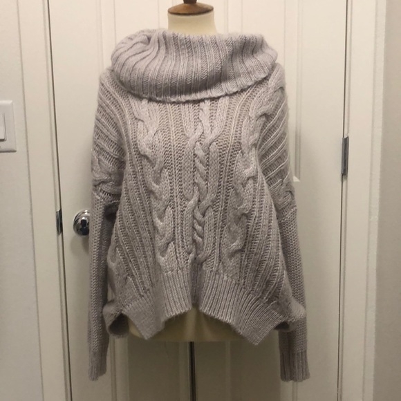 Jennifer Lopez | Sweaters | Jennifer Lopez Gray Silver Cable Knit Cowl ...